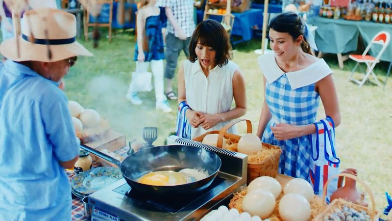 オランジーナのcmは おそろ マルシェトートバッグ Salome De Maat サロメ デ マート 木村文乃 佐藤二朗 小峠英二 サントリー