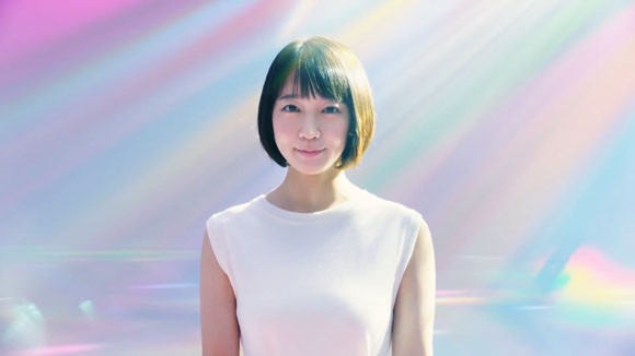 Dic ディーアイシー のcmで吉岡里帆が虹色に 世界を彩りで変えて