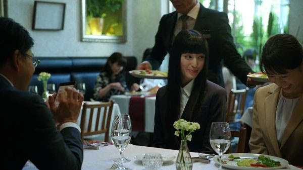 その女 麦とホップ 栗山千明がレストランで上司に本音を言っちゃった 麦とホップ The Gold のcm リリー フランキー 岡田准一