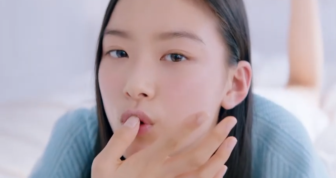 湖池屋プライドポテトのcm美少女は汐谷友希 こちらを指舐めしながら見つめる姿に注目
