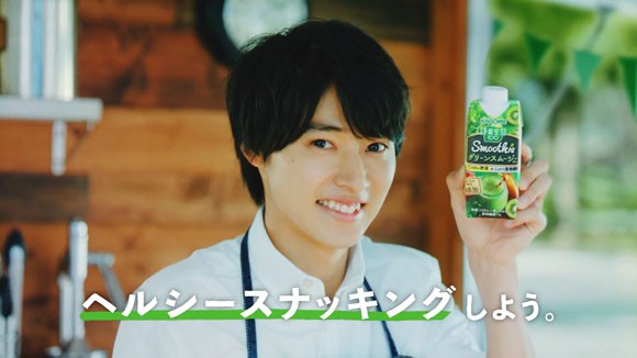 野菜生活スムージーのcmで山崎賢人がsmoothieバーのマスター ヘルシースナッキングしよう カゴメ