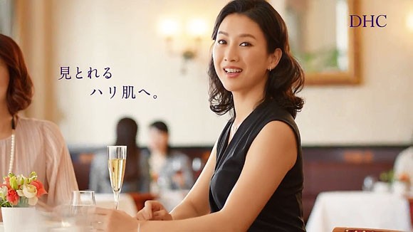 Dhc薬用q キュー のcmは40代の戸田菜穂がエイジングケアも美白もオールインワンジェルで美しい