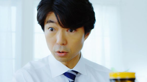 エビオス錠のcmで仲村トオルが双子の可愛い娘に弱った胃腸にいいだけじゃなく と質問される 整腸薬も