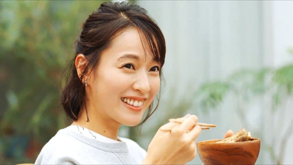 ファッショントレンド トップ100 金麦 Cm 女性 誰
