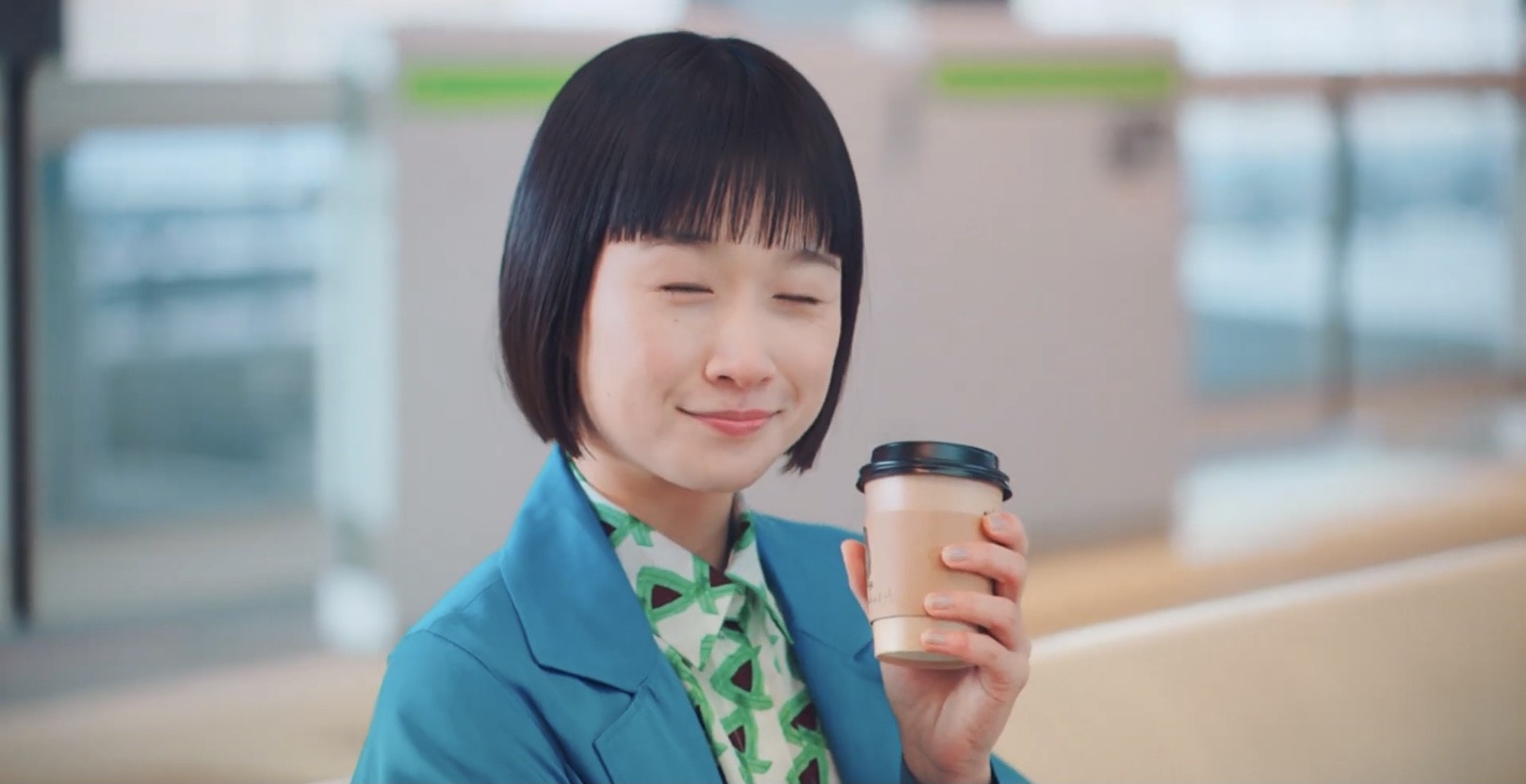 Jr東日本の新cmで福本莉子がポイントサービスを紹介 新しいスタイルで通勤する人々を映し出す