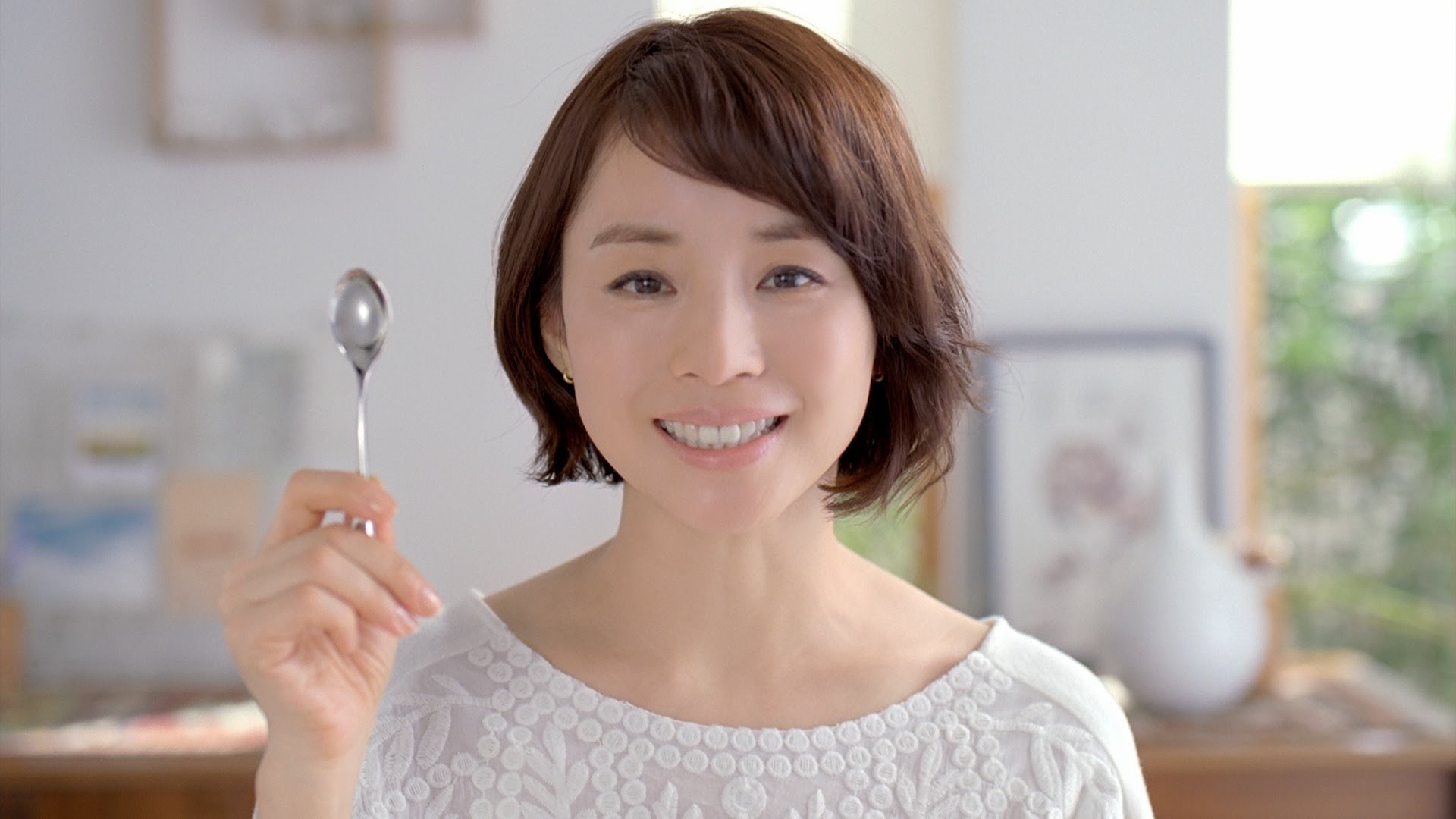 キリンの缶チューハイ ビターズ のcmで女優の石田ゆり子が もっとゆるもう