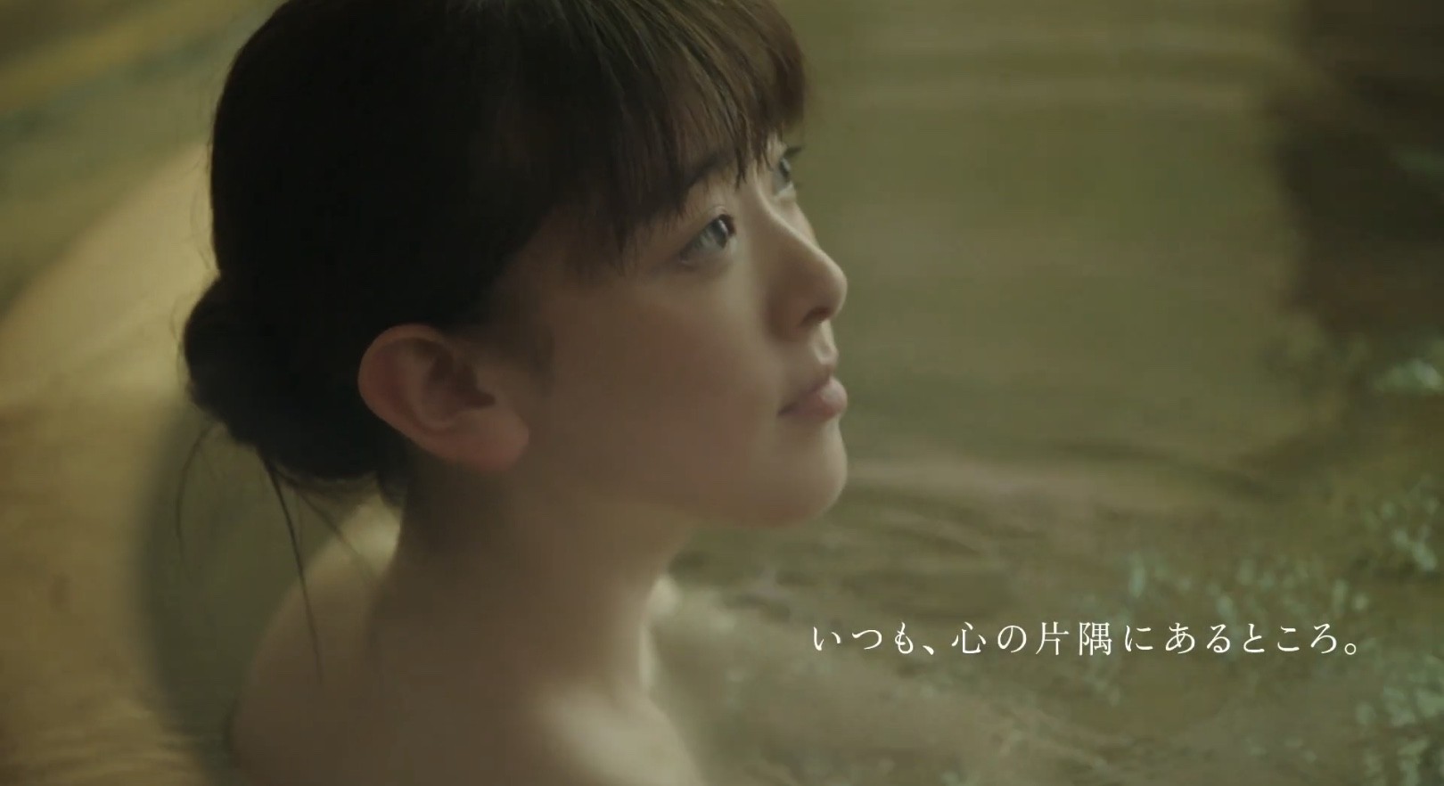 小田急ロマンスカー新cmの女優は水上京香 型の風呂で自然豊かな箱根を満喫