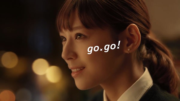 午後の紅茶のcmで西内まりやちゃんに ほっぺた熱々の刑 これは熱い 帽子デザイナーtvcm第3弾 ティーガール 冬 篇