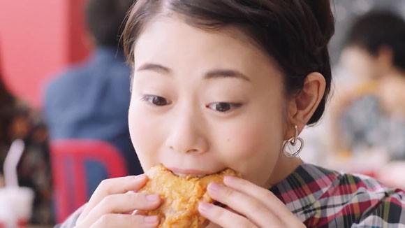 高畑充希がカメラ目線で 今日 ケンタッキーにしない ってcm 創業記念パック レッドホットチキン Kfc ケンタッキーフライドチキン