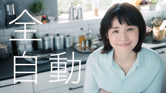 パナソニック ラクテク のcmは キッチン全自動 バス篇 出演者は石田ゆり子 ムロツヨシ Panasonic リフォーム