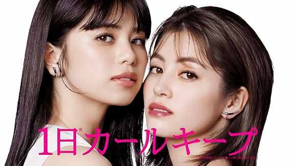Fasio ファシオ パワフルマスカラのcm でe Girlsの楓と佐藤晴美のダマなし超ボリューム完成 いつもとは違う大人っぽくてスタイリッシュな表情が魅力的