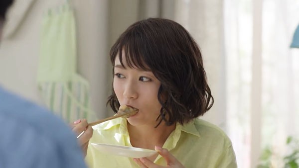 レシピ動画のクラシルのcmで木村文乃が得意料理 ぶり大根 に挑戦 ピーマンで困った 豆苗発見 篇 Cmソングはコトリンゴ