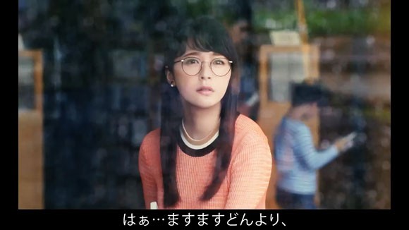 雨の日頭痛にもロキソニンsのcmにメガネ女優の貫地谷しほりちゃん 速効 ピンクはやさしさがプラス 第一三共ヘルスケア