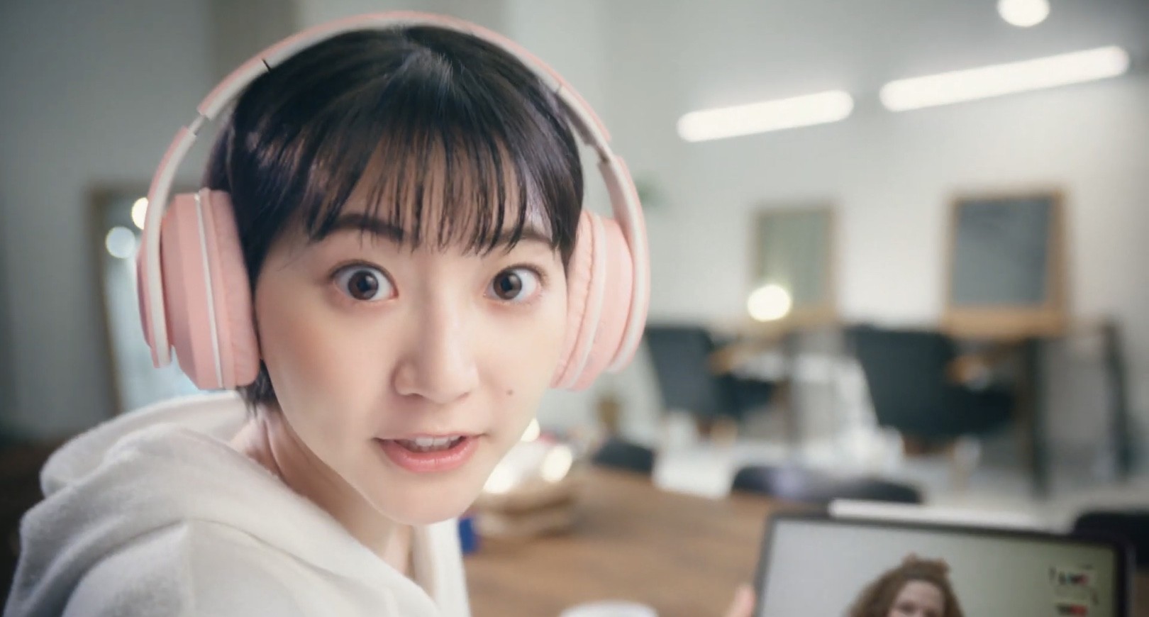 駅前留学nova新cmに出演する女優は武田玲奈 オンラインで英会話教室を受ける