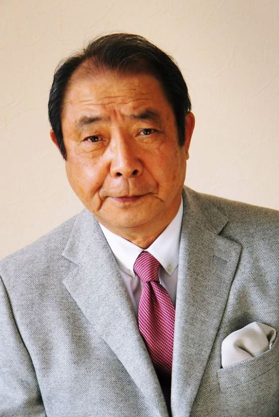 Booklive コミックのcmで女優の栗山千明がブタ鼻でブッコミ 豚声は平泉成