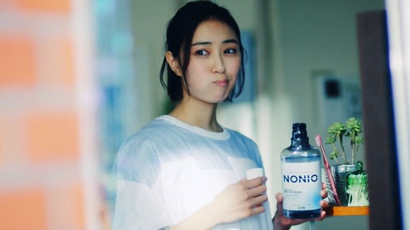 ひらけ 自分 Nonioのcmで清原翔が岡本あずさにプロポーズ Cm曲は東京事変の透明人間 出演者 ローラ