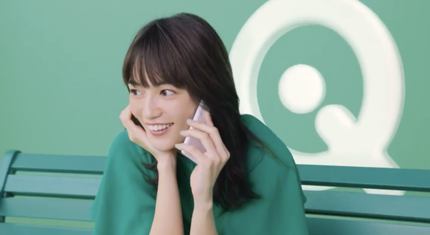 川口春奈出演のqtmobile新cm お得な訳は 篇が開始 夢中でおしゃべりする姿に注目