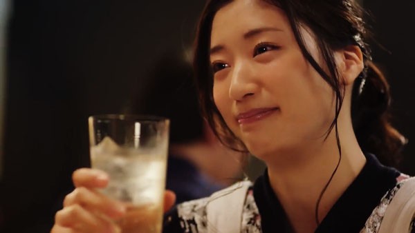 相楽樹ちゃんが居酒屋での女子会で焼き鳥と酔わないウメッシュを食す チョーヤのtvcm